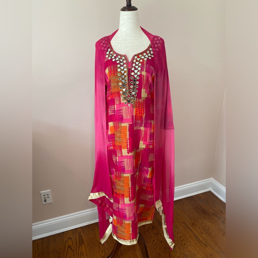 Indian/ Pakistani Kameez and Dupatta